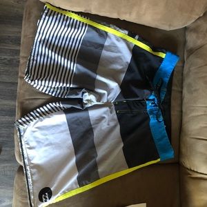 Men’s medium Boardshorts board shorts